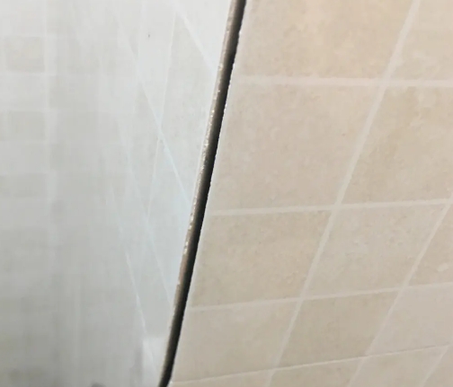 民乐瓷砖空鼓维修公司分享阳台瓷砖脱落的修复过程可以分为以下几个步骤